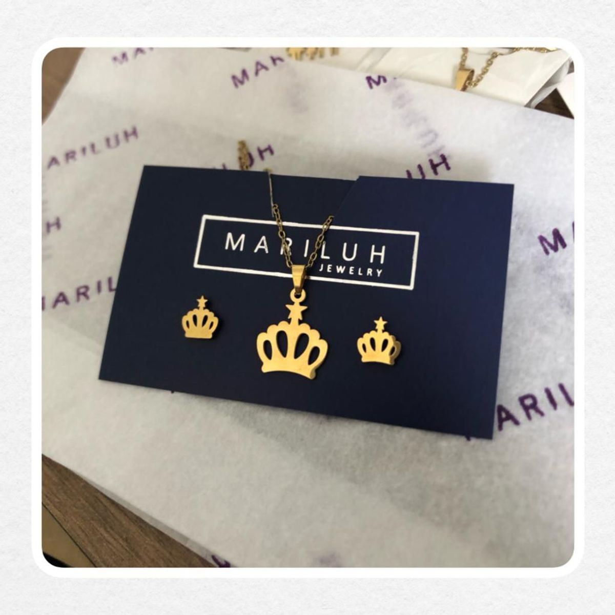 GENERICO - Pack Acero Collar con dije y Aretes - Corona con Estrella Dorado