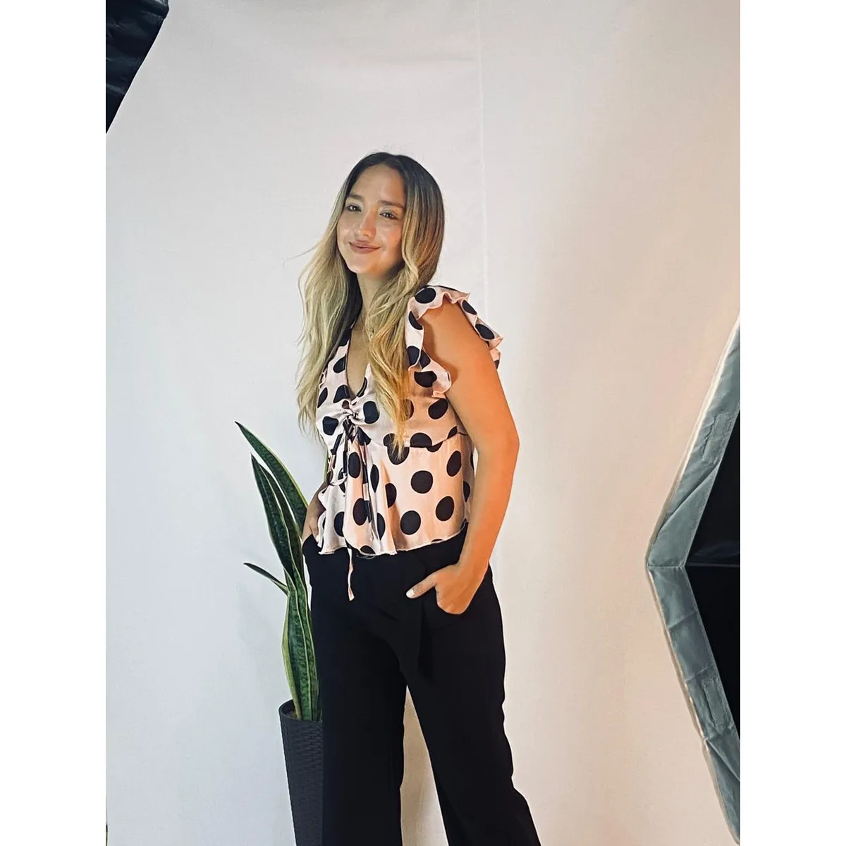 AMA OUTFITTERS - BLUSA ANTONELLA LUNARES