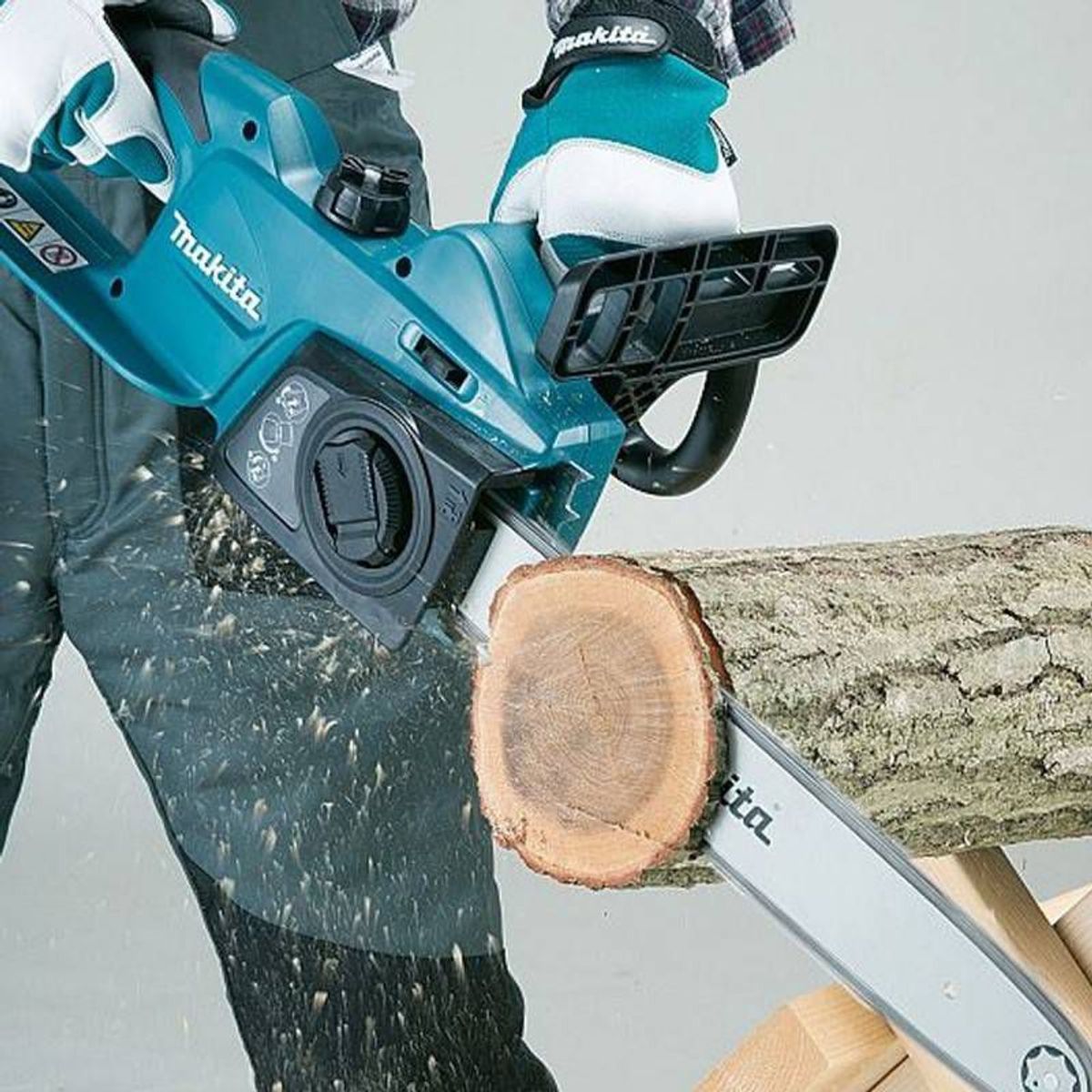 MAKITA - Electrosierra 16" (400mm) 1800W Makita