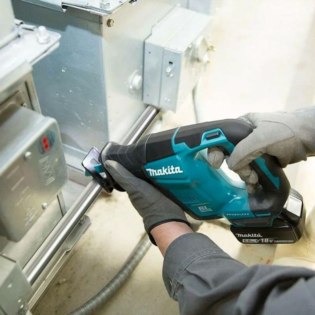 MAKITA - Sierra Sable 18V LXT BL Baretool Makita DJR188Z