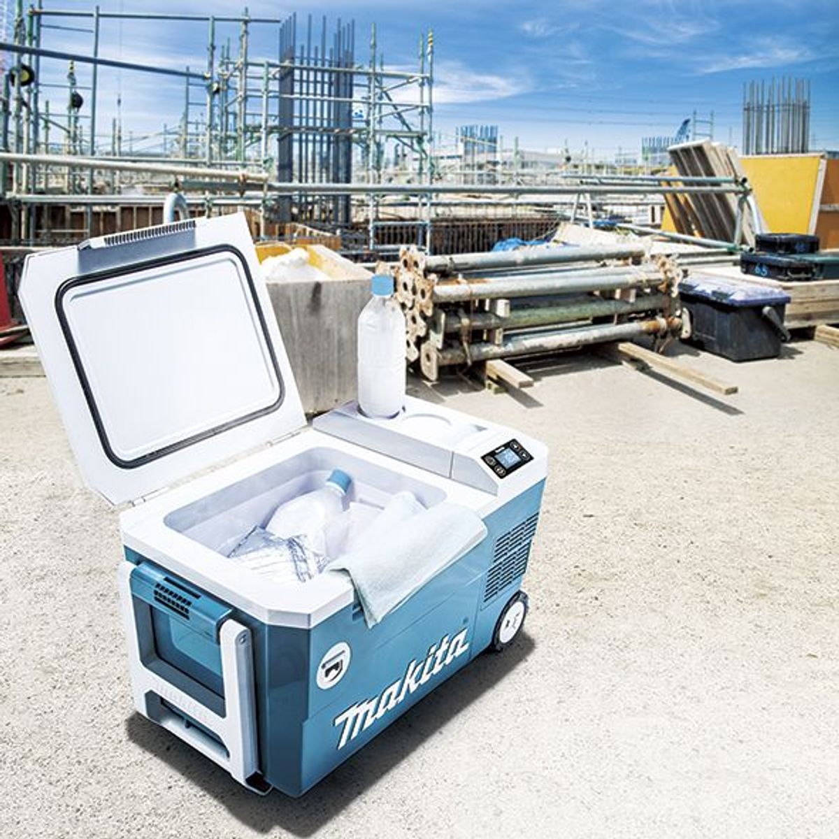 MAKITA - Cooler Makita DCW180Z Frío y Calor 18V LXT 20 Litros