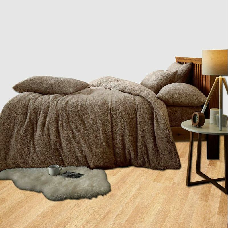 GENERICO - CUBRECAMA DOS PLAZAS Y MEDIA QUEEN DE PELUCHE PELO CORTO BEIGE