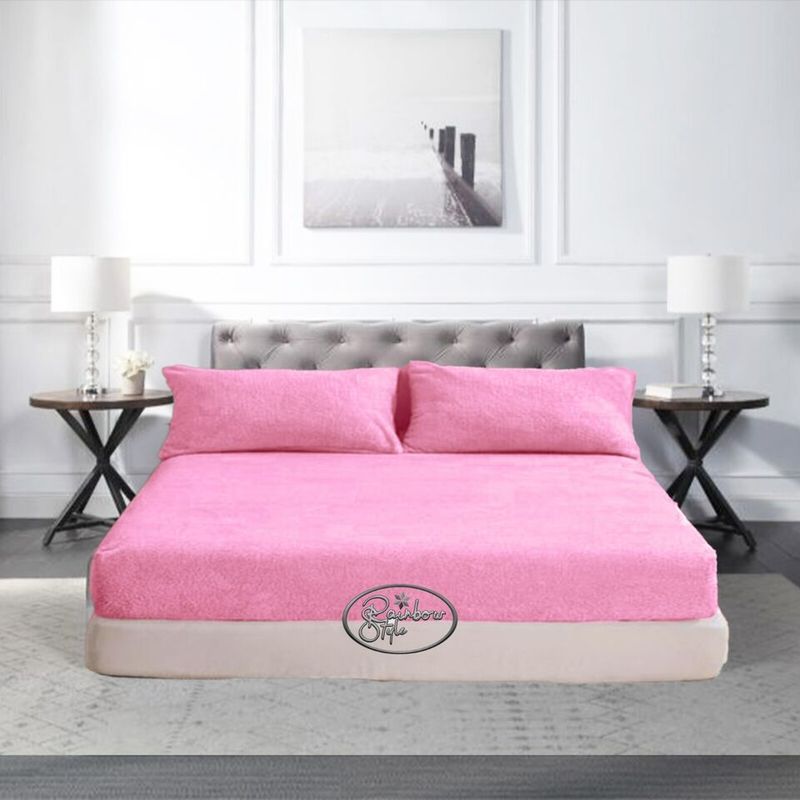 GENERICO - CUBRECAMA DOS PLAZAS Y MEDIA QUEEN DE PELUCHE PELO CORTO ROSADO BEBE