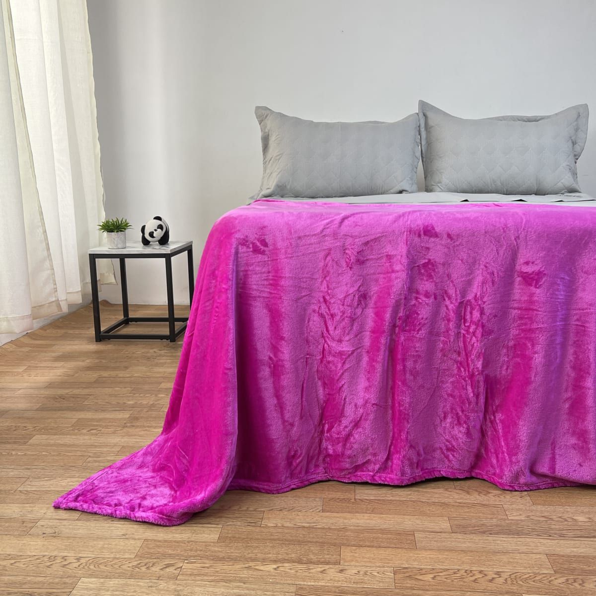 GENERICO - CUBRECAMA DOS PLAZAS Y MEDIA QUEEN DE PELUCHE PELO CORTO FUCSIA