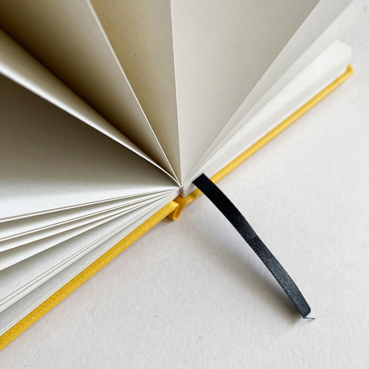 BOCETTOS - Bitácora Premium 250gr Amarillo 21 x 13cm