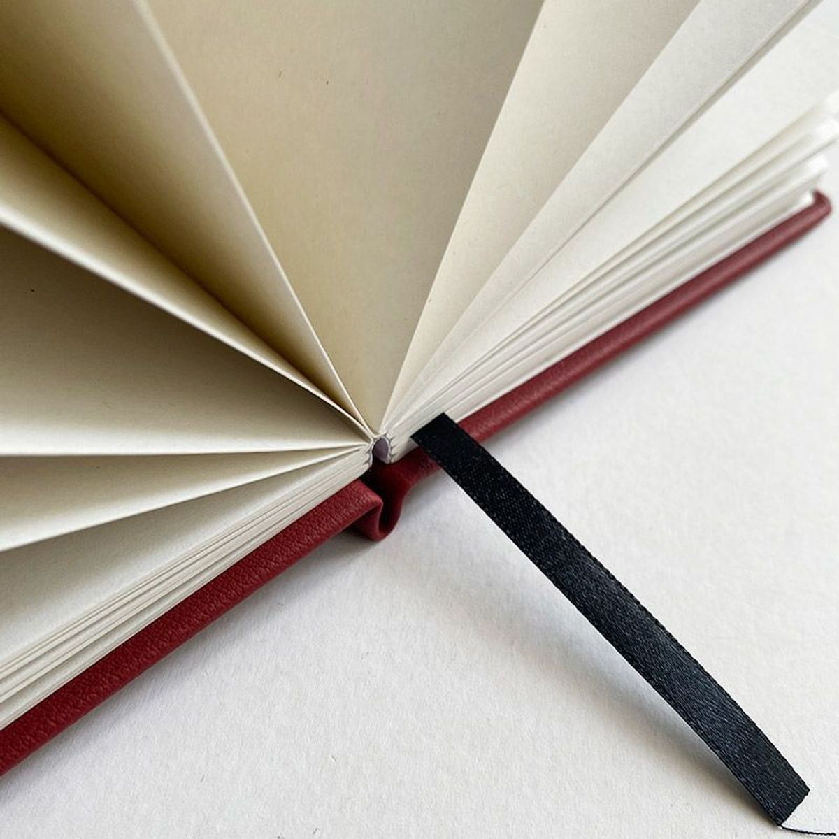 BOCETTOS - Bitácora Premium 250gr Rojo 14 x 9cm (Pocket)