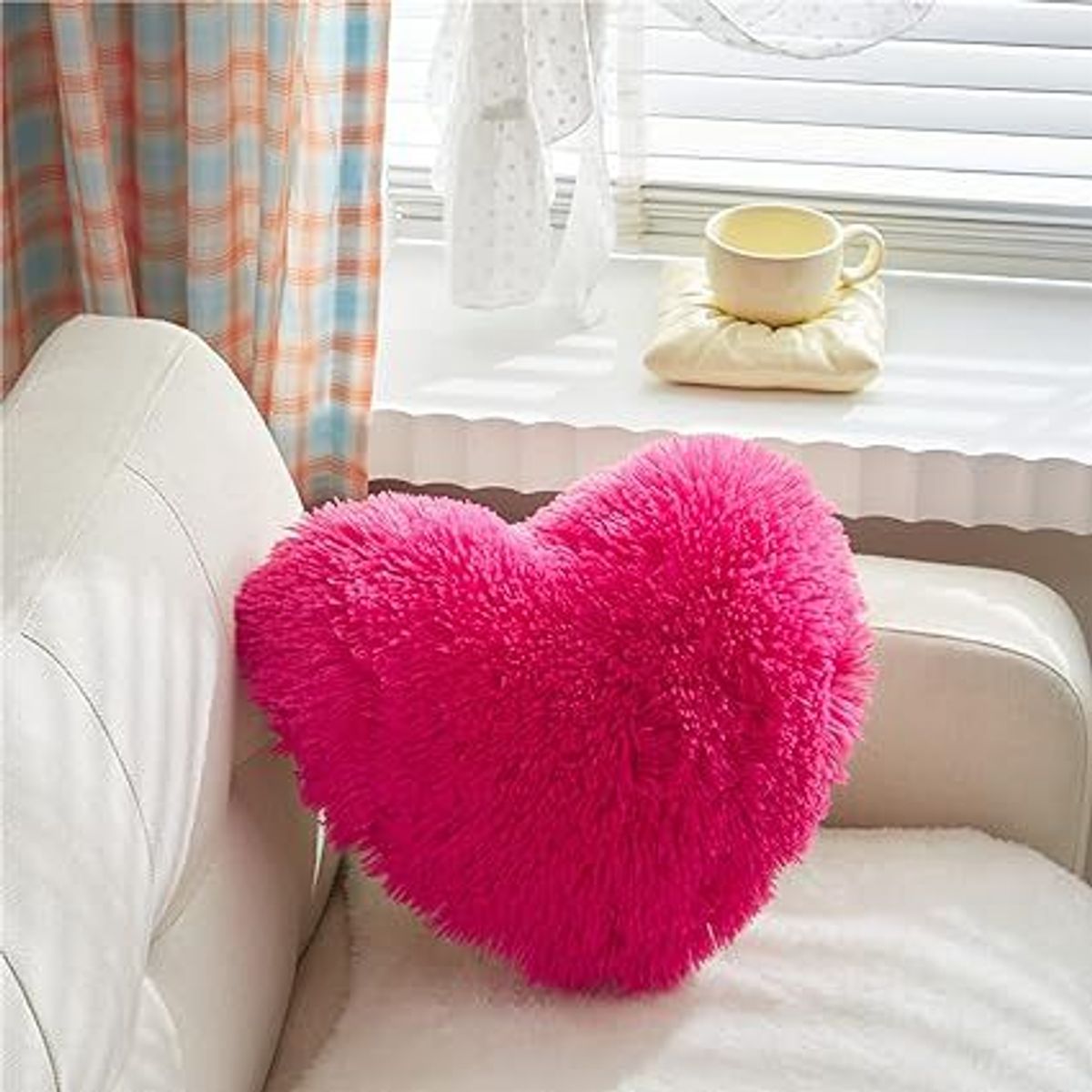 GENERICO - COJIN CORAZON PELO LARGO 35X35 FUCSIA