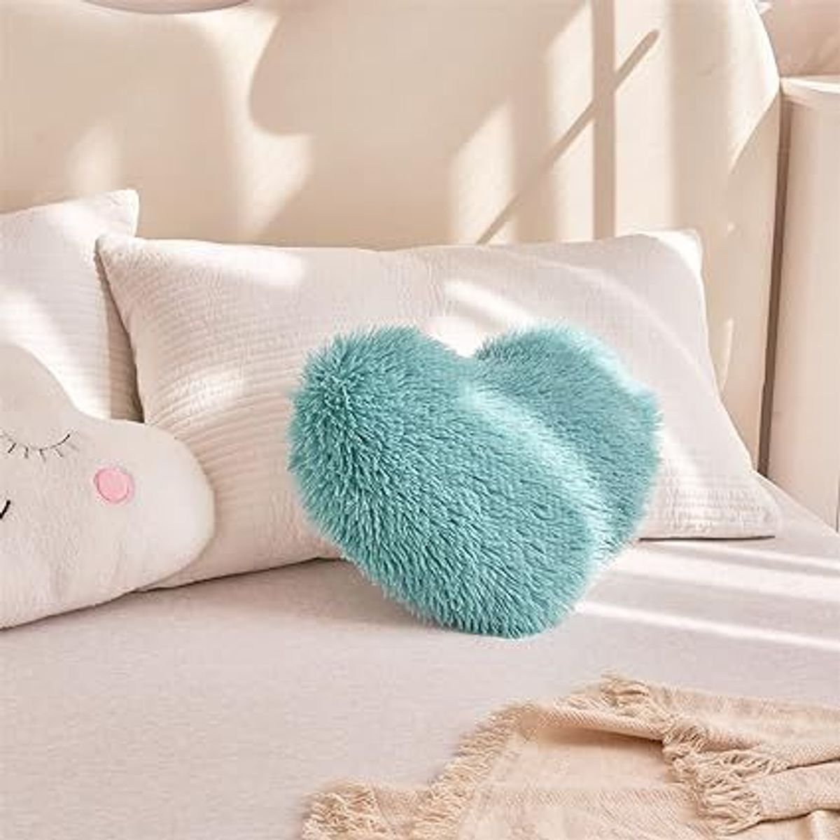 GENERICO - COJIN CORAZON PELO LARGO 35X35 VERDE JADE