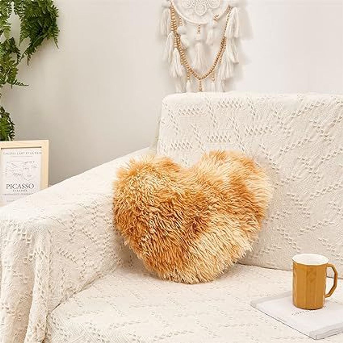 GENERICO - COJIN CORAZON PELO LARGO 35X35 BEIGE JASPEDO