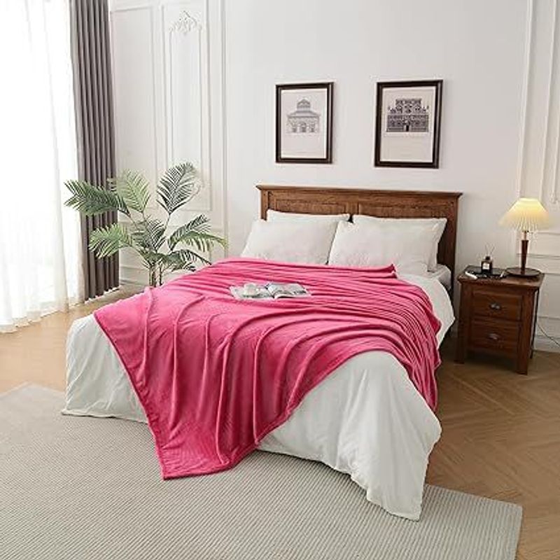 GENERICO - CUBRECAMA  TRES  PLAZAS KING DE PELUCHE PELO CORTO CHICLE