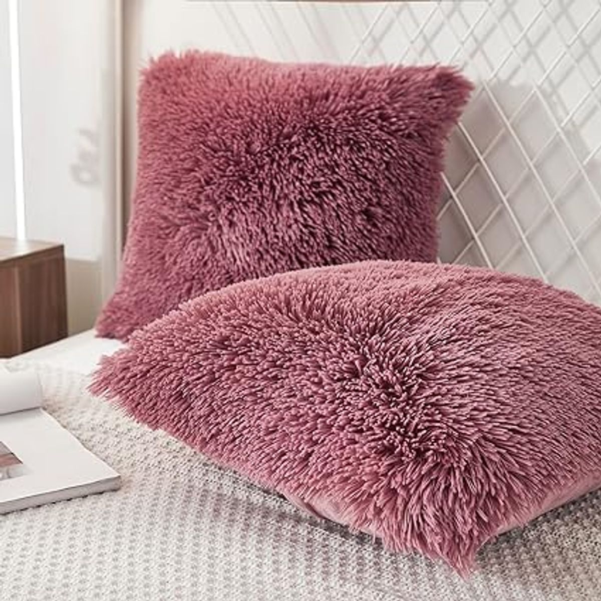 GENERICO - COJIN CUADRADO PELO LARGO 35X35 PALO ROSA