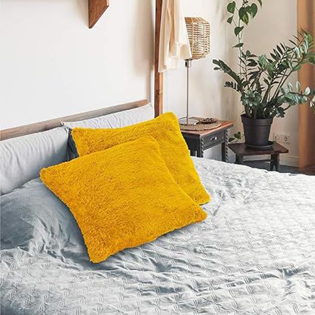 GENERICO - COJIN CUADRADO  PELO CORTO 35X35 MOSTAZA