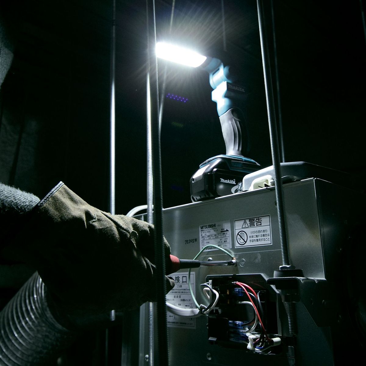 MAKITA - Linterna de Trabajo 18V LXT 12Led 240Lm Sin Bat/Carg Makita DML801