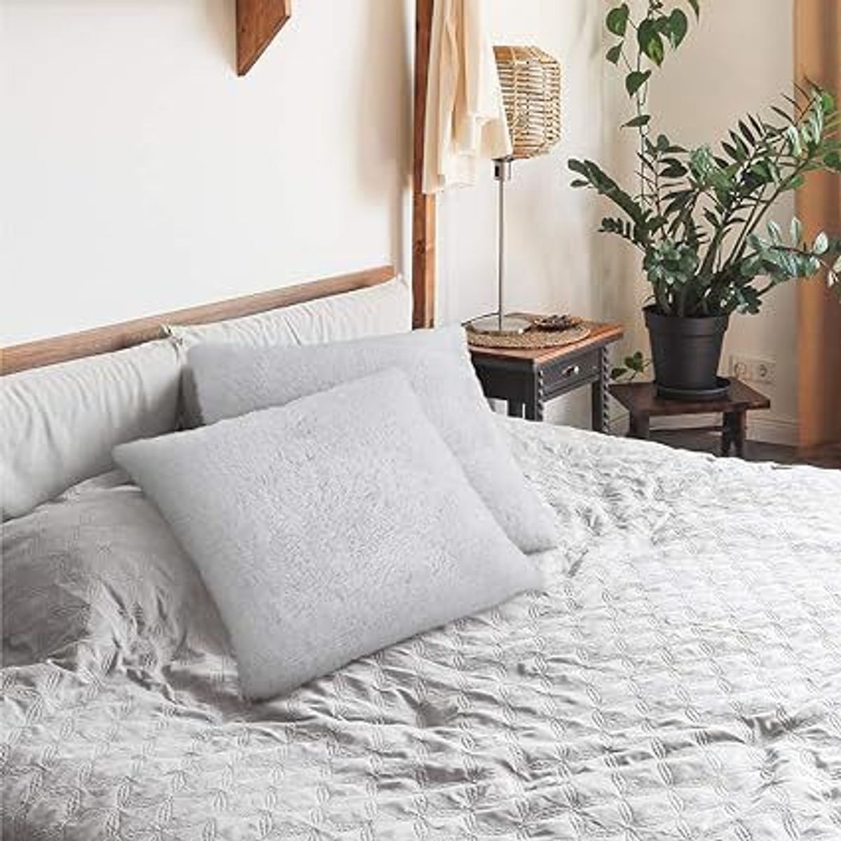 GENERICO - COJIN  CUADRADO PELO CORTO 35X35 PLATA