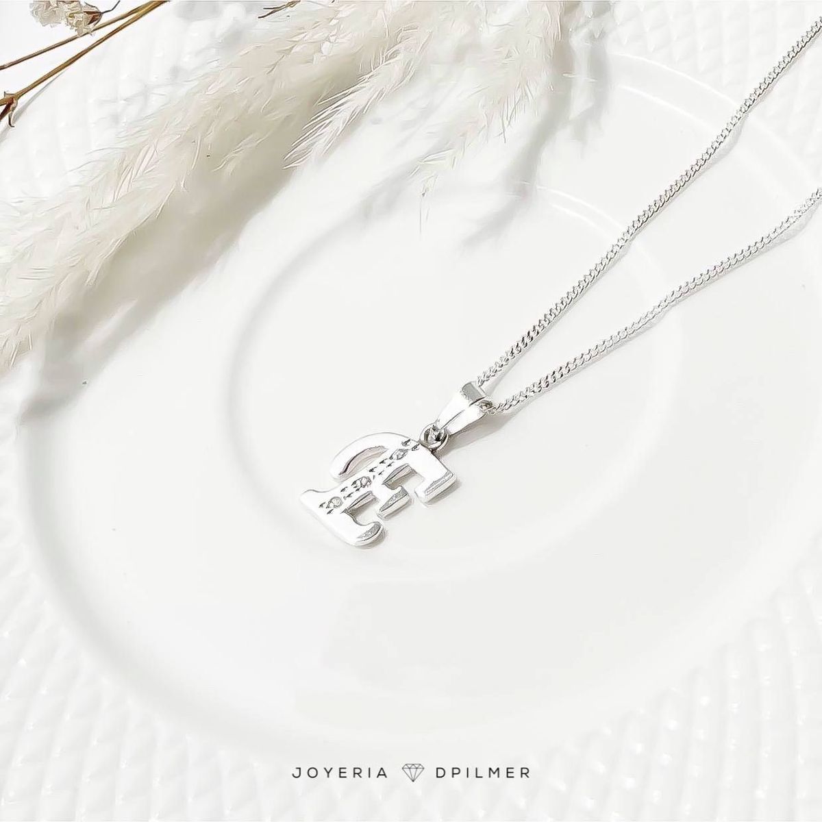 GENERICO - CADENA CON DIJE INICIAL LETRA E