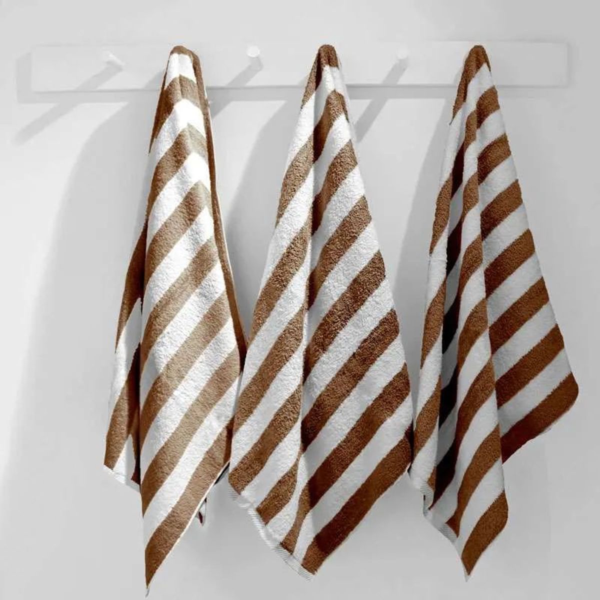 SLEEPER - Toalla de Piscina Modelo Buzios 520 grs Rayas Blancas y Marrones