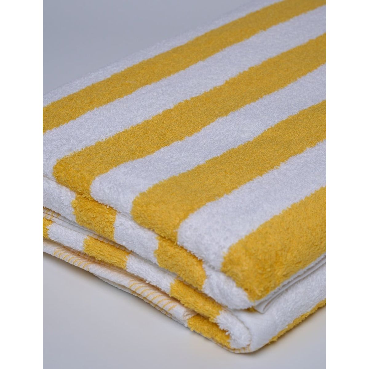 SLEEPER - Toalla de Piscina Modelo Buzios 520 grs Rayas Blancas y Amarillas