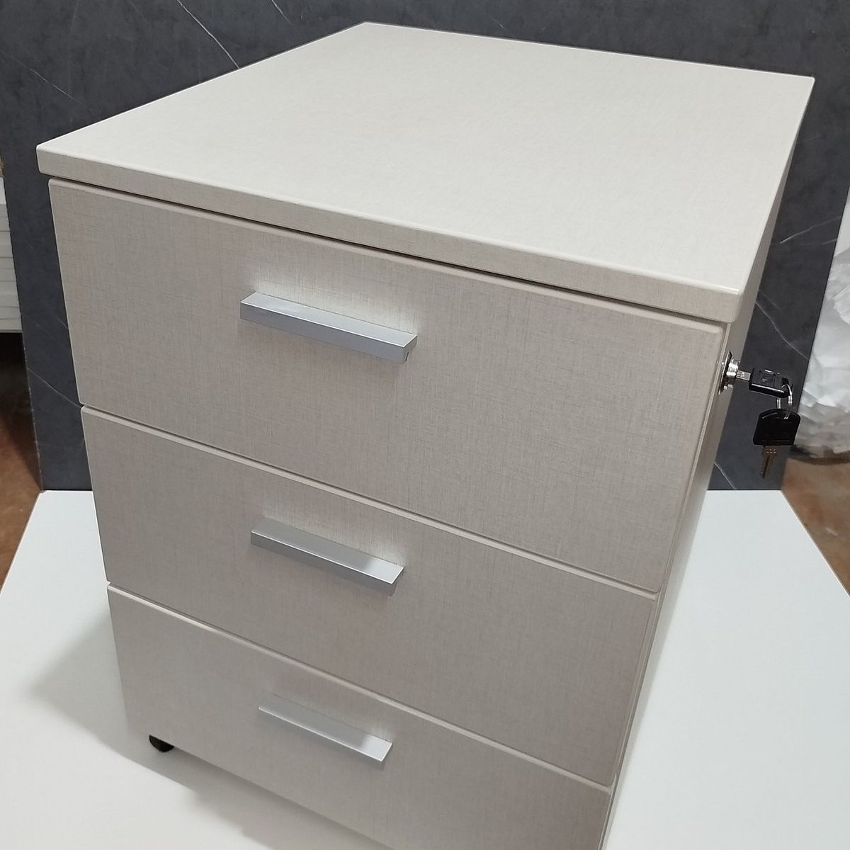 GENERICO - Cajonera De 3 Cajones Con Ruedas Y Chapa color  Lino