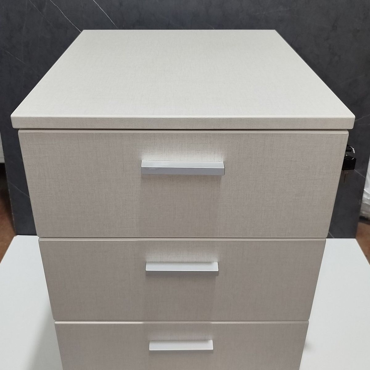 GENERICO - Cajonera De 3 Cajones Con Ruedas Y Chapa color  Lino