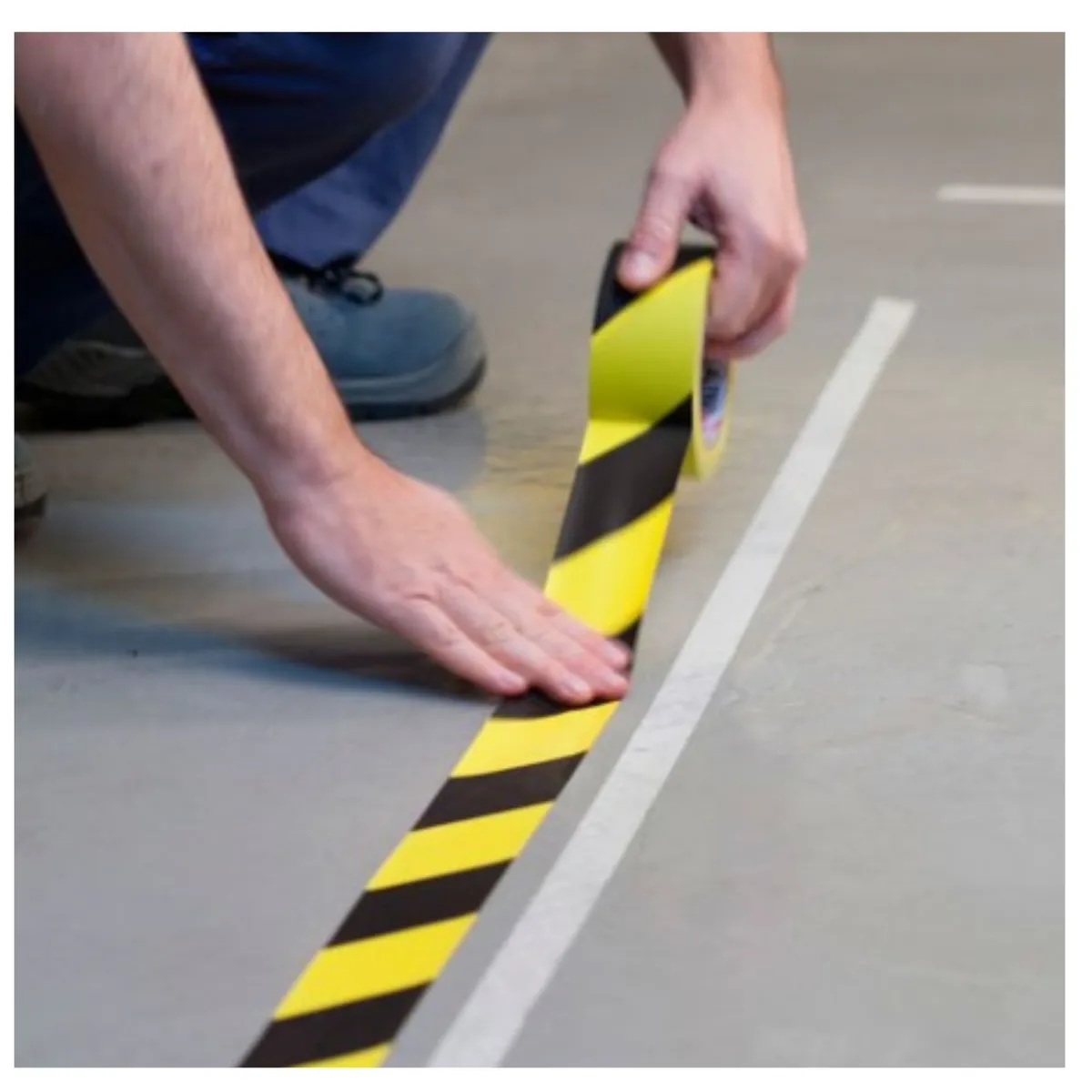 TRUPER - Cinta de Señalización Delimitadora Amarillo / Negro 48 mm x 33 mt TRUPER