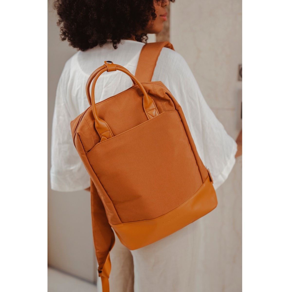 AROUND - Mochila Just Basics Cafe