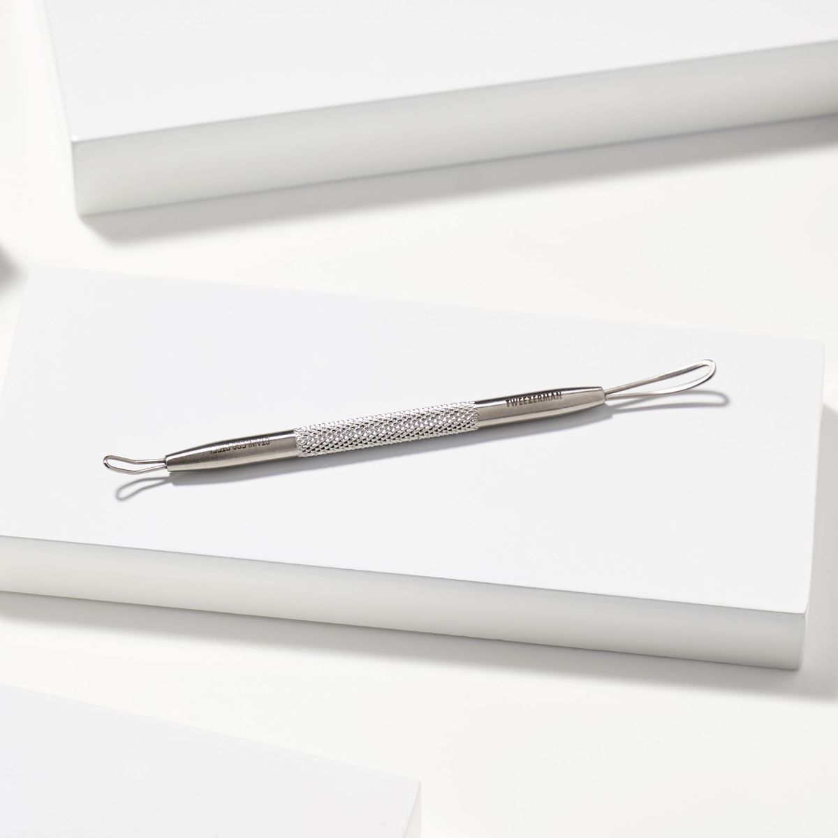 TWEEZERMAN - REMOVEDOR DE PUNTOS BLANCOS Y NEGROS - SKINCARE TOOL