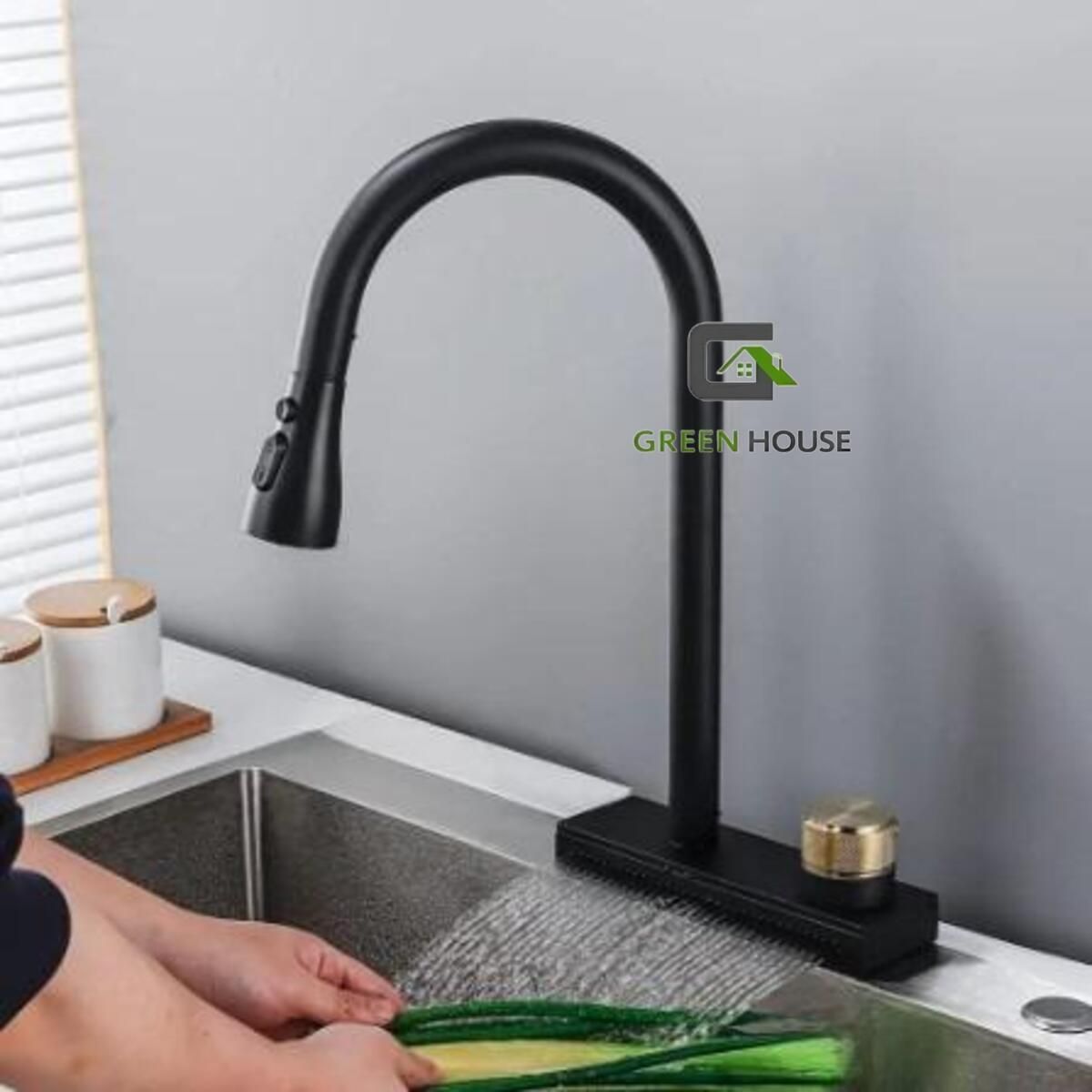 IMPORTADO MC - ELEGANTE MEZCLADORA NEGRA DE COCINA  EXTRAIBLE CON CAIDA CASCADA