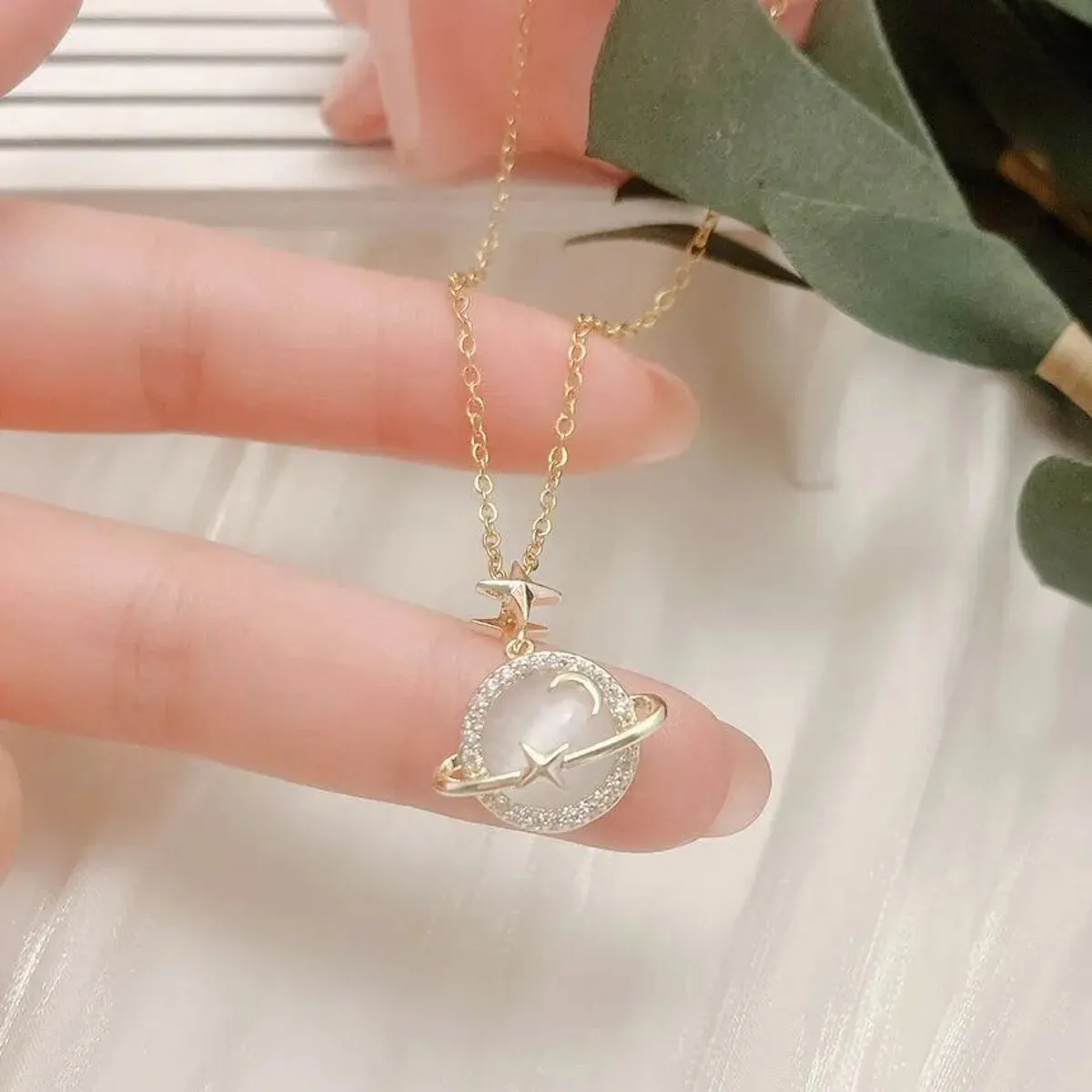 GENERICO - Collar cadena saturno dorado