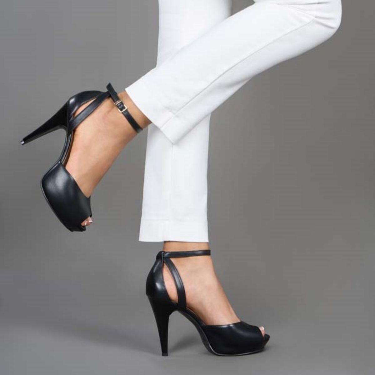 VIALE - Sandalia Dorsay Casual HER-2402 Negro Viale Cuero