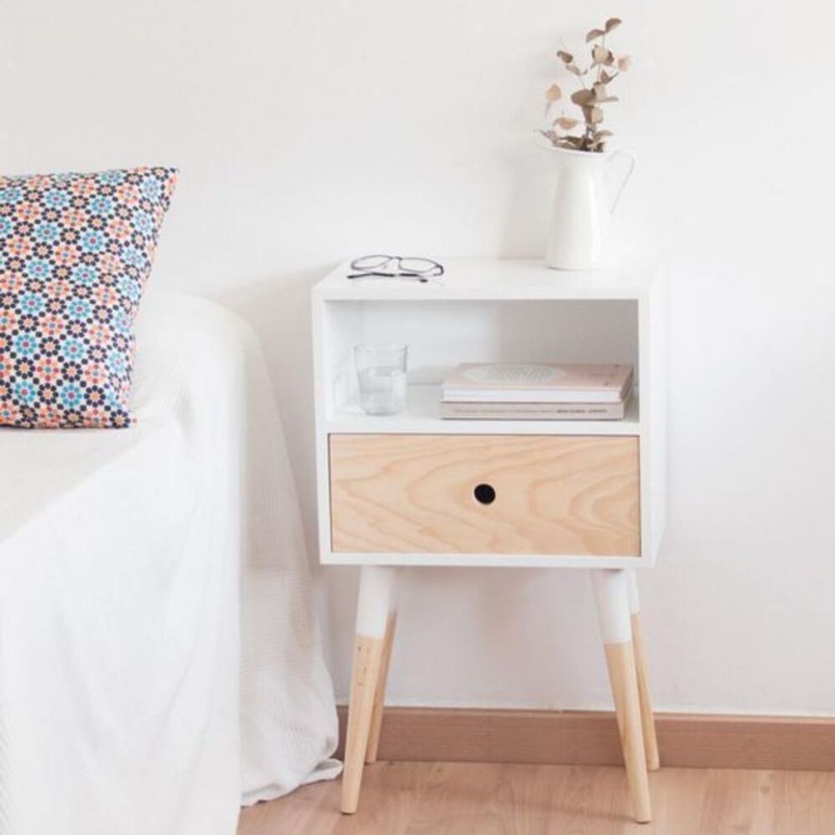 TU MESITA - Velador Vintage Blanco Pine 60cm TU MESITA