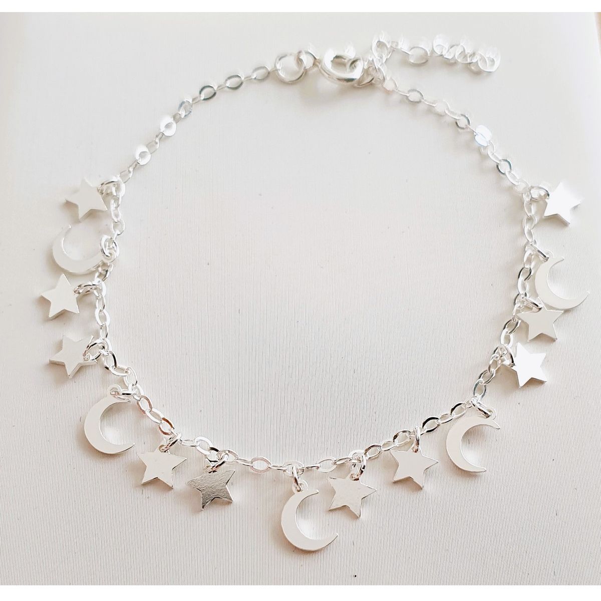 FERNANDA ROMERO JOYAS Y ACCESORIOS - Delicada pulsera de plata Luna y Lluvia de Estrellas