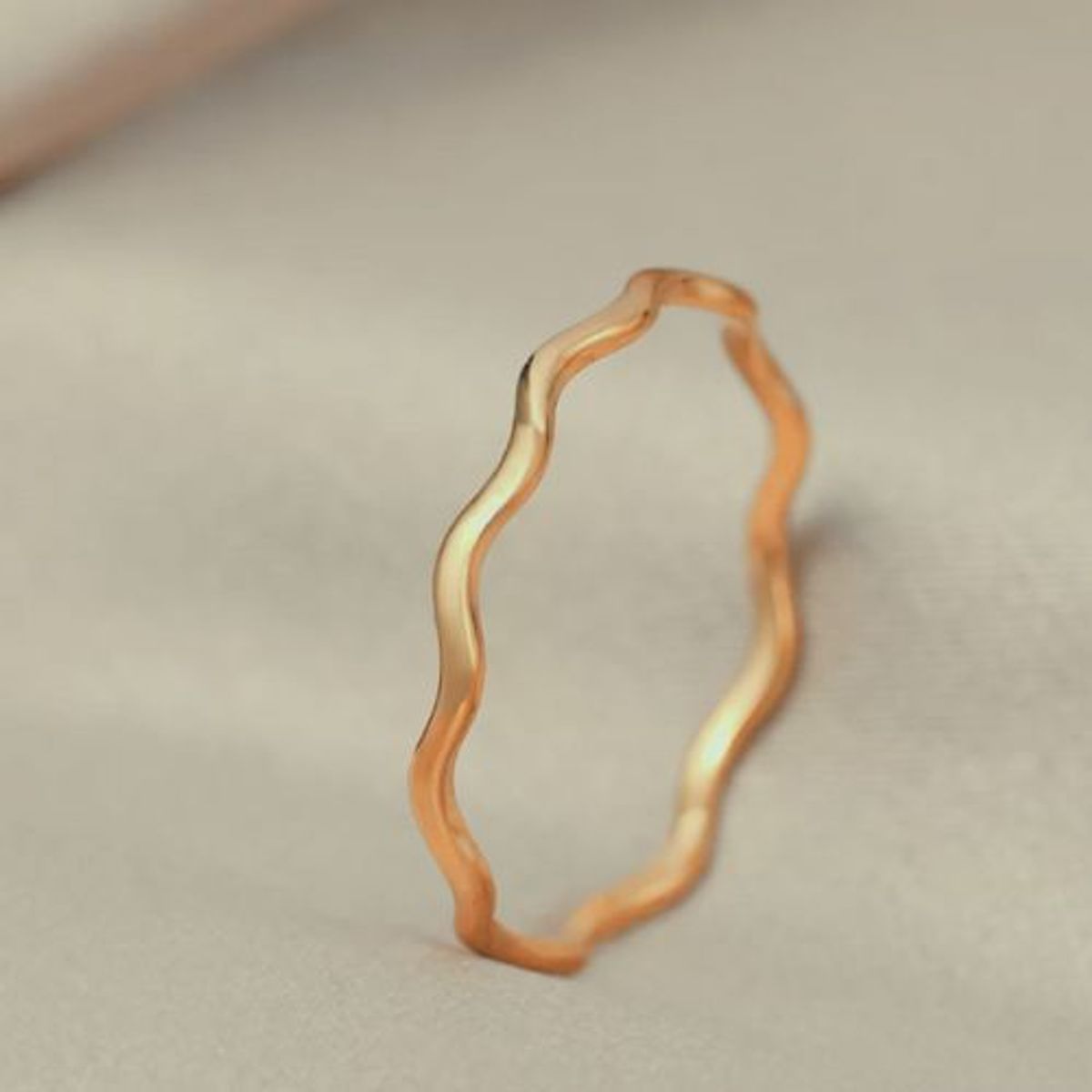 GENERICO - Anillo minimalista varios nudos dorado talla 7