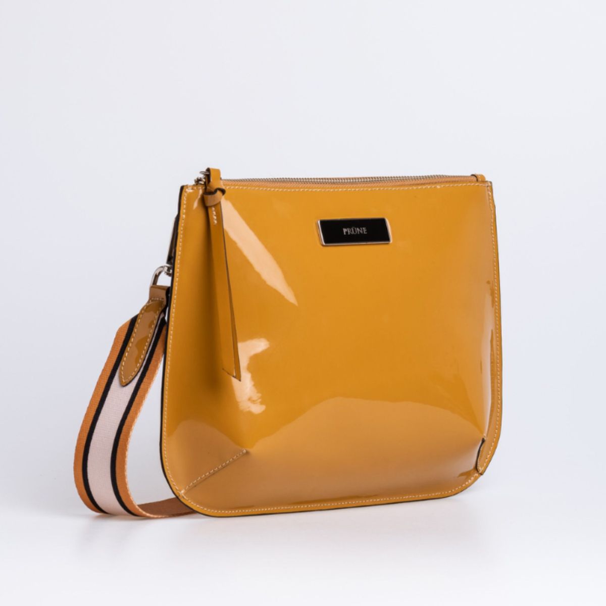 PRUNE - BANDOLERA LALY EN CUERO CHAROL