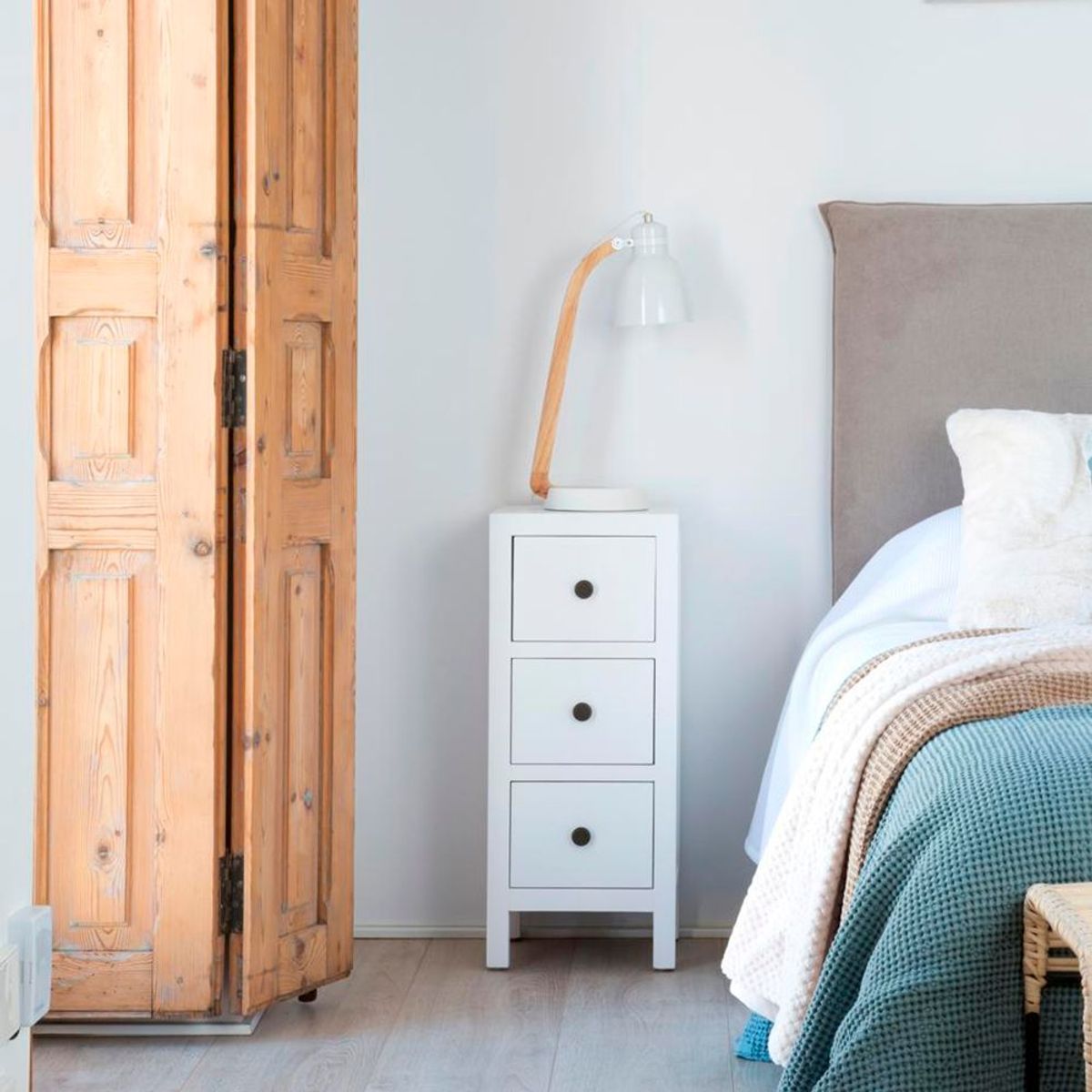 TU MESITA - Mesa de Noche Small Everett 3 cajones Blanco TU MESITA