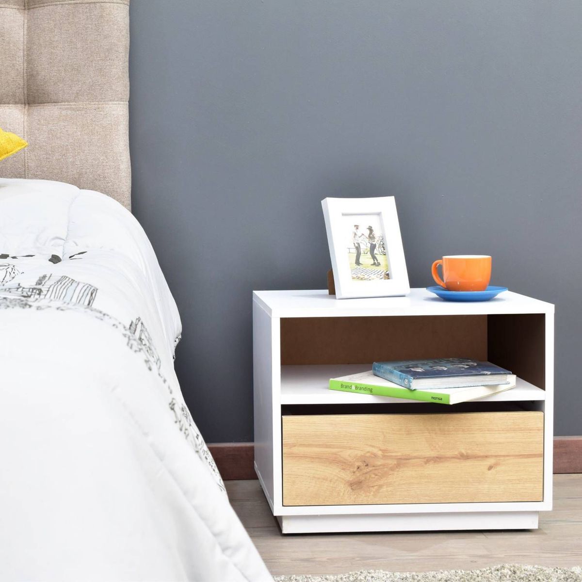 TU MESITA - Velador Moderno 1 cajón Aries color Blanco/Duna TU MESITA