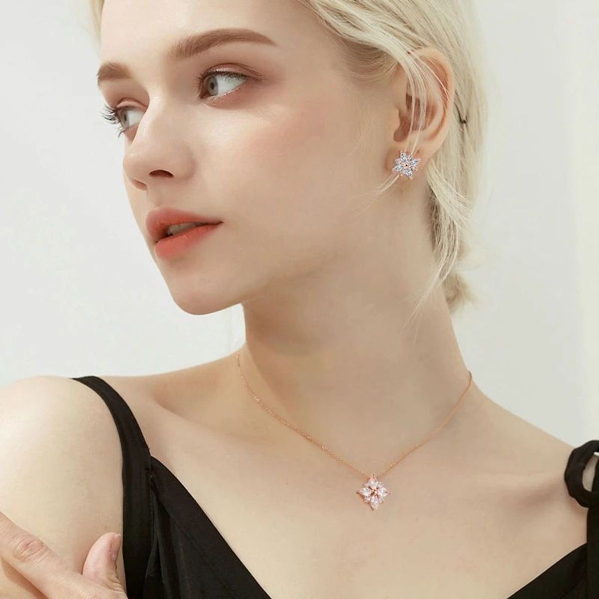 LA TIENDA 88 JOYAS Y ACCESORIOS - La Tienda 88 - Set Collar y Arete Mujer Estrella Copo de Nieve - Rosa