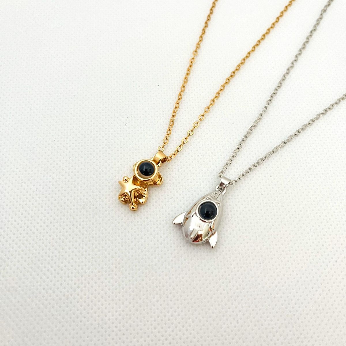 GENERICO - Collares Pareja Acero Astronauta y Nave 100 Idiomas "Te amo"