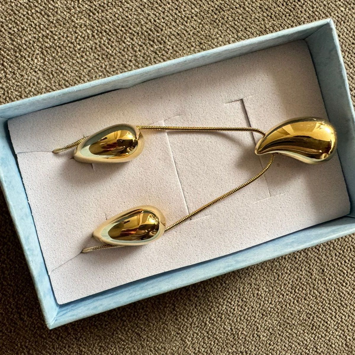 IMPORTADO MC - Set collar y aretes gota con tuercas dorado