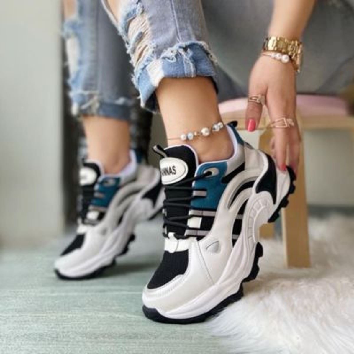 GENERICO - Zapatilla Mujer Kendra Edicion Limitada Celeste.-