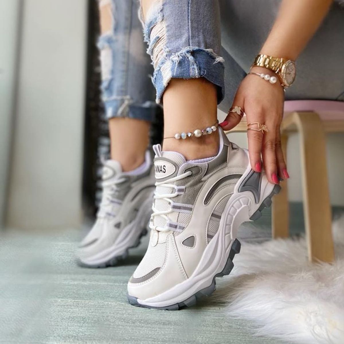 GENERICO - Zapatilla Mujer Kendra Edicion Limitada Gris.-