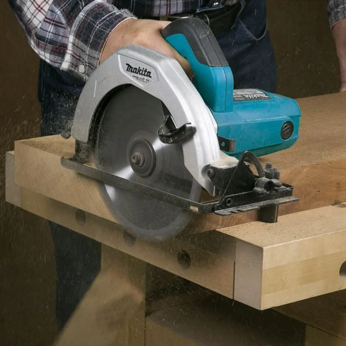 MAKIA - Sierra Circular 7 1/4" (184mm) 1050W Makita M5801B