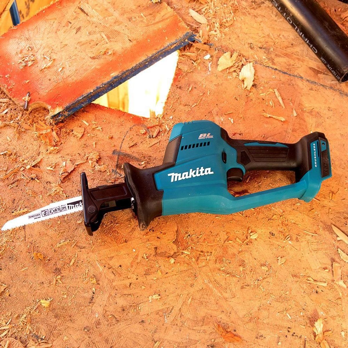 MAKITA - SIERRA SABLE 18V 20MM CARRERA BL SIN BAT MAKITA DJR189Z