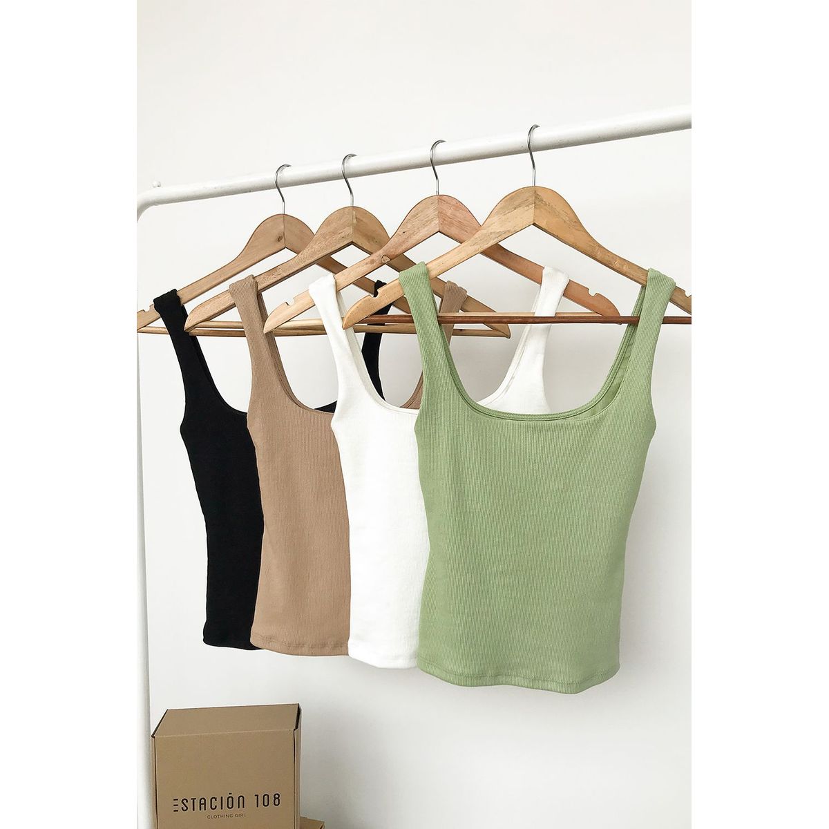 GENERICO - Polo Basico Dhasia Color Negro Estacion 108