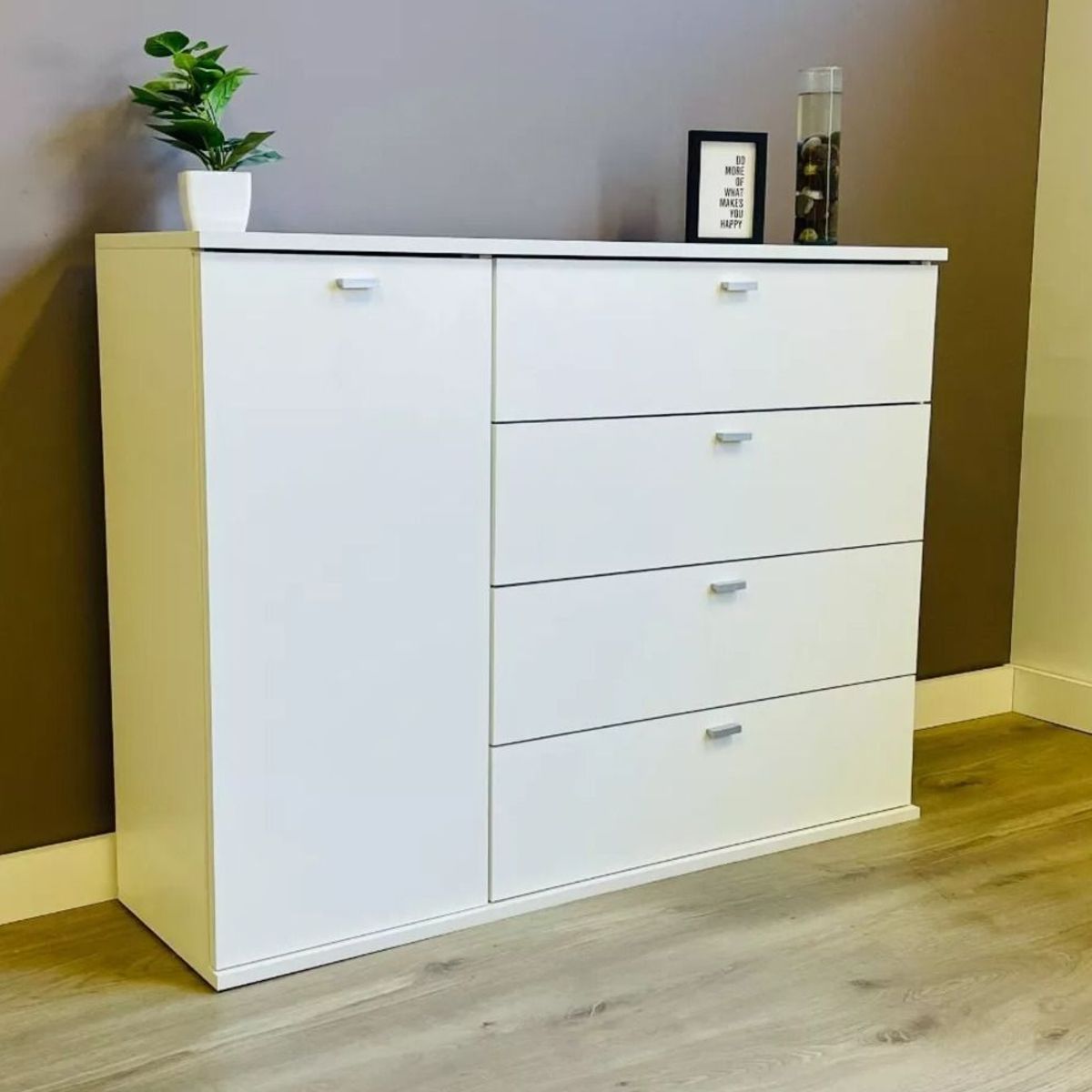 TU MESITA - Cómoda Clásica 4 cajones 1 puerta Dakar color Blanco TU MESITA