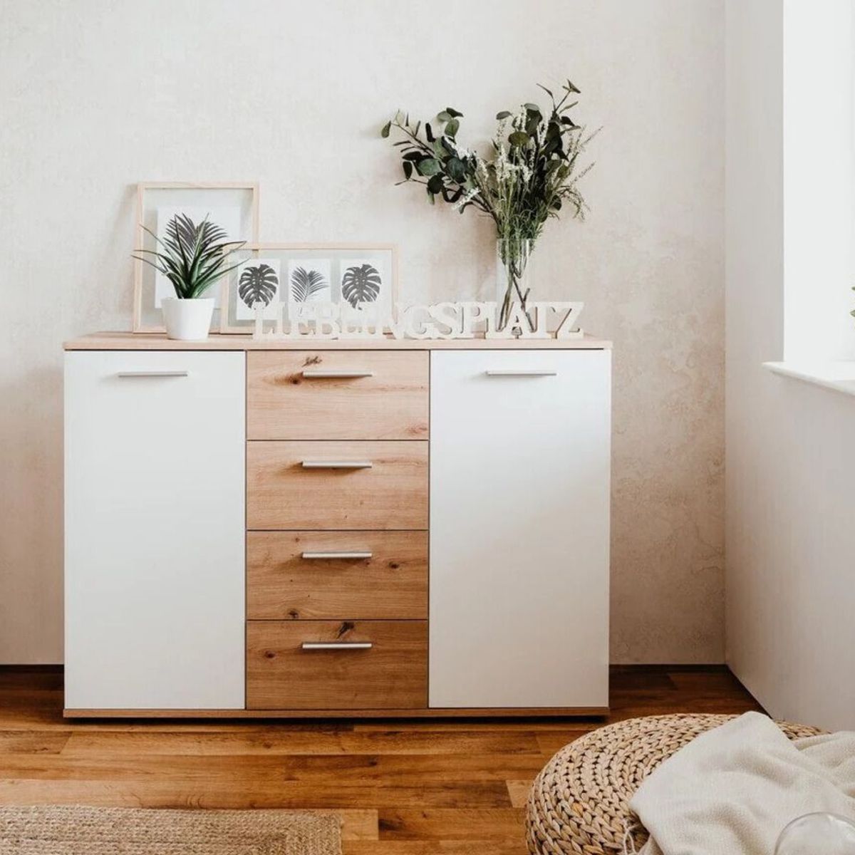TU MESITA - Cómoda Clásica Luisa 4 cajones 2 puertas TU MESITA color Blanco/Duna