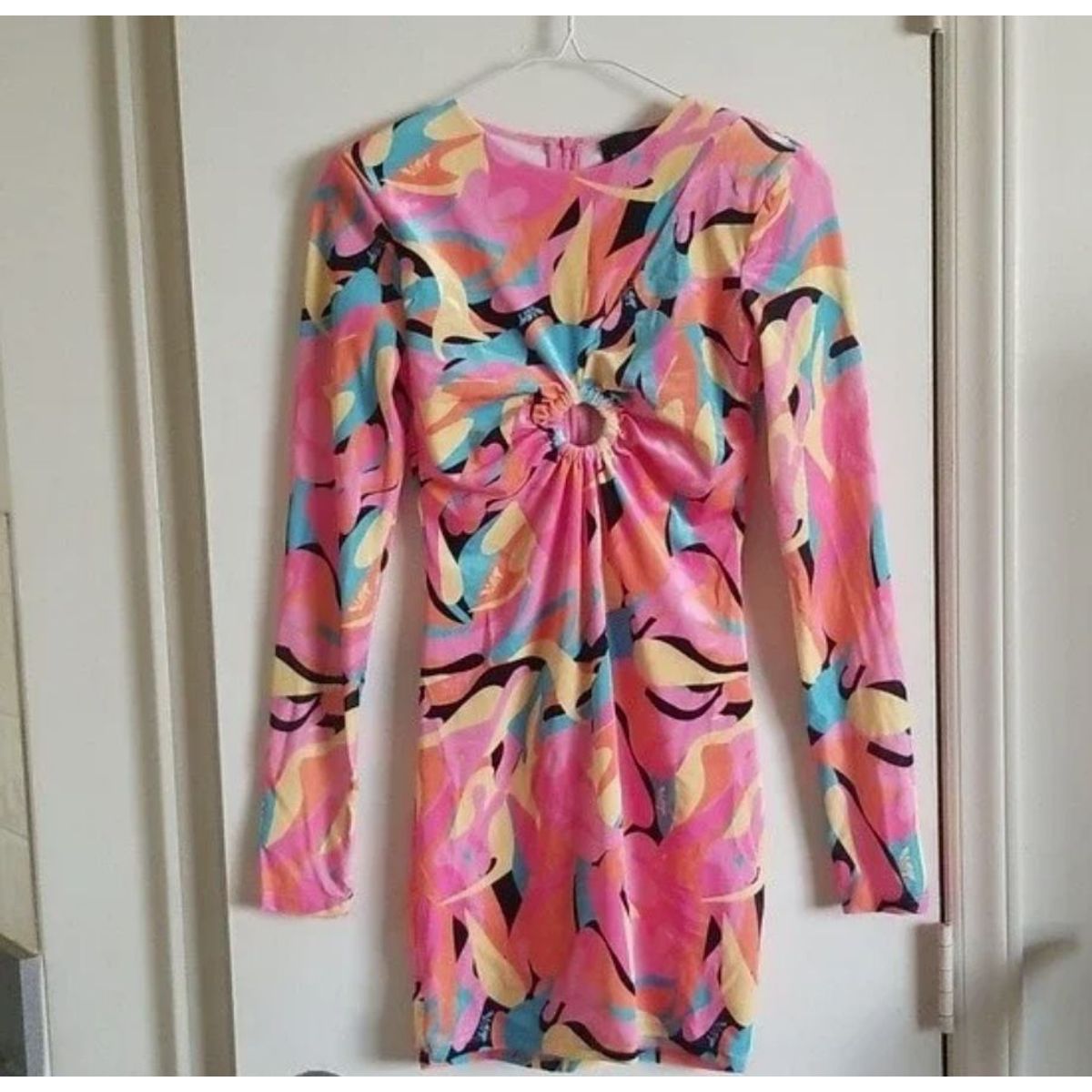 GENERICO - Bershka  Vestido De Manga Larga Con Recorte De Terciopelo Vibrante