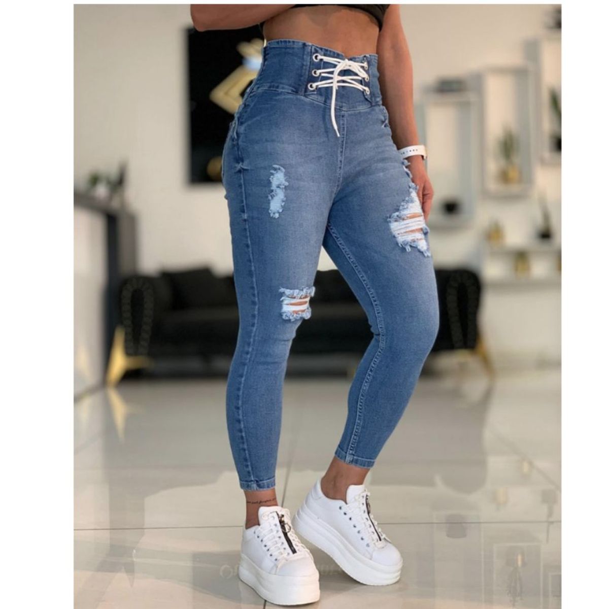 GENERICO - EXCLUSIVO Jean de Cintura Alta Rasgados con Cordones y Ojales