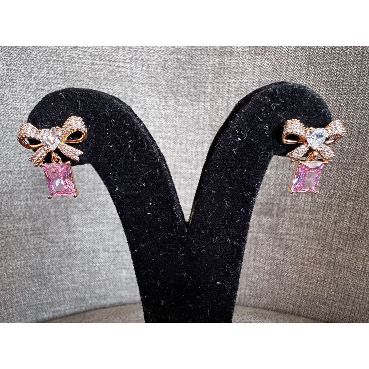 GENERICO - Aretes lazo con corazoncito y piedra swarovski