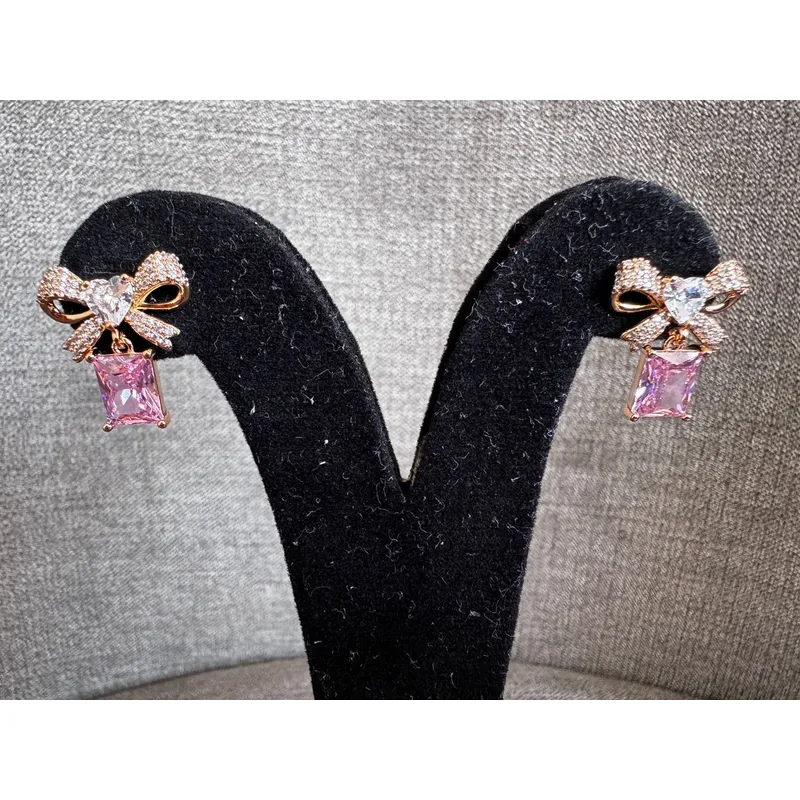 GENERICO - Aretes lazo con corazoncito y piedra swarovski