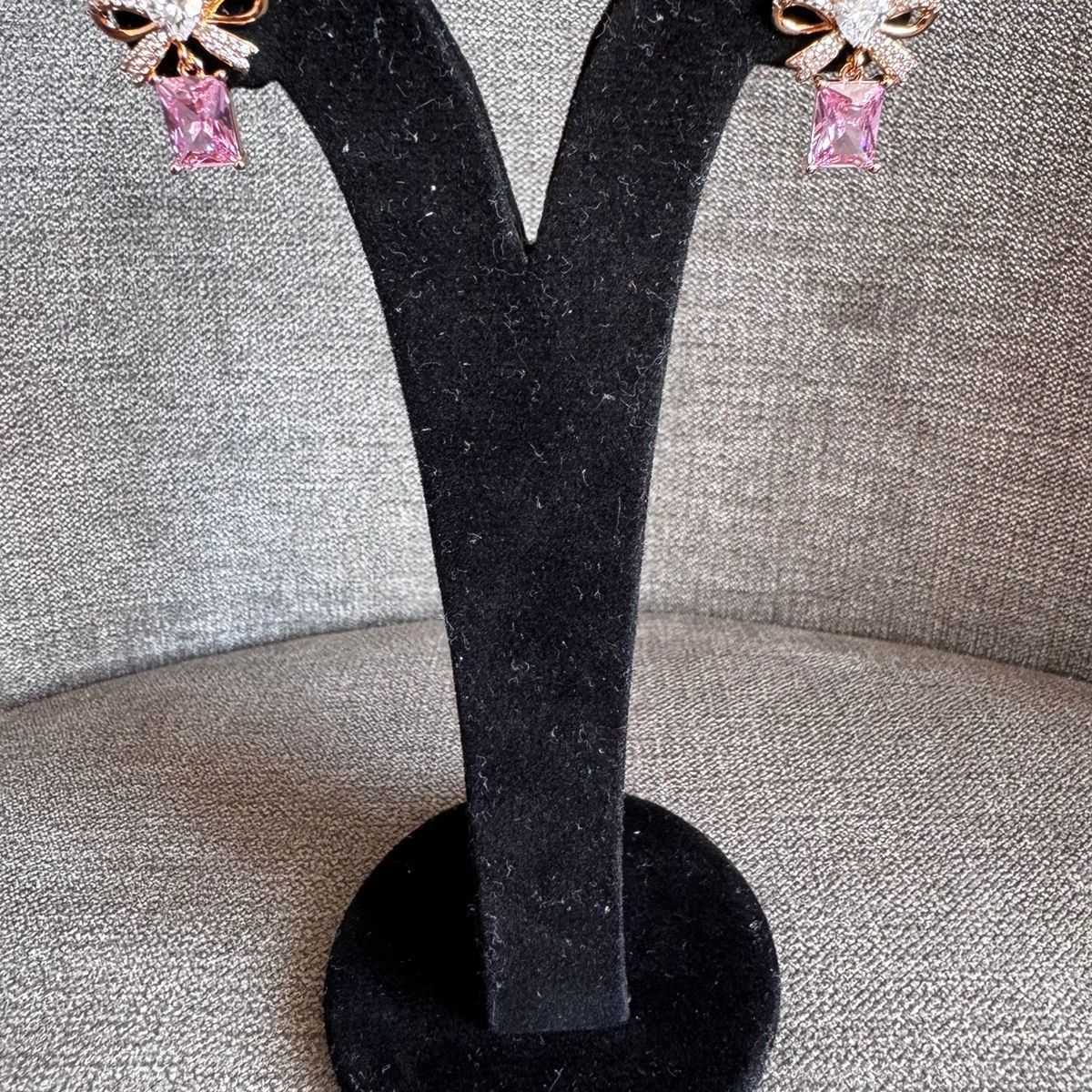 GENERICO - Aretes lazo con corazoncito y piedra swarovski